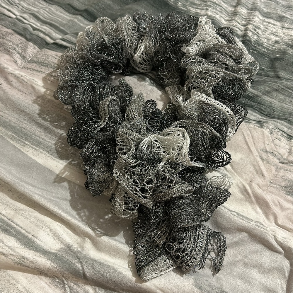 Knit Ruffled lace Scarf black gray white metallic sparkle handmade 💜💜 - Picture 8 of 8
